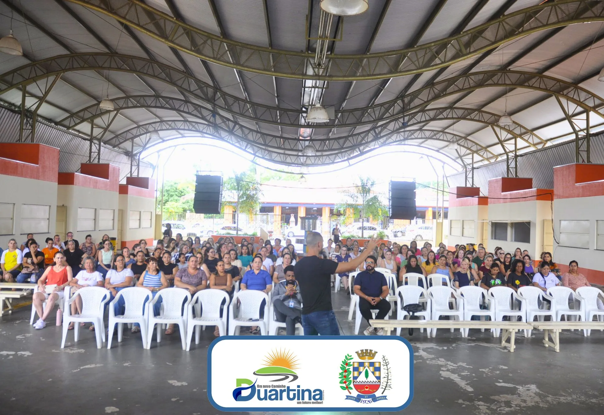Prefeitura de Duartina promove palestra motivacional para servidores da Educação na véspera do início do ano letivo